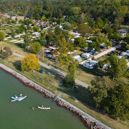 Aranypart Camping & Apartments Сиофок Екстериор снимка