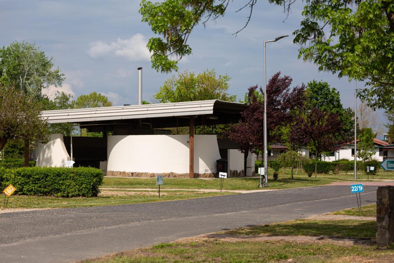 Aranypart Camping & Apartments Сиофок Екстериор снимка