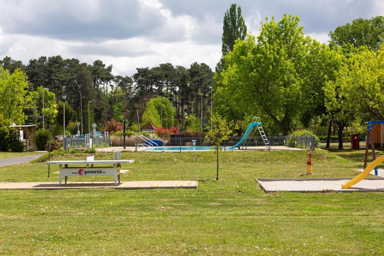 Aranypart Camping & Apartments Сиофок Екстериор снимка