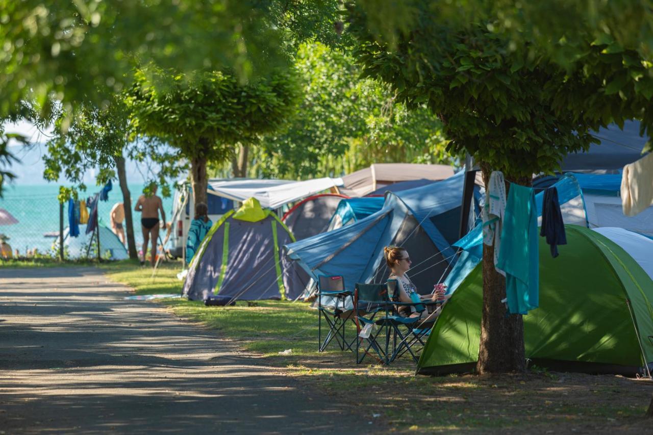 Aranypart Camping & Apartments Сиофок Екстериор снимка
