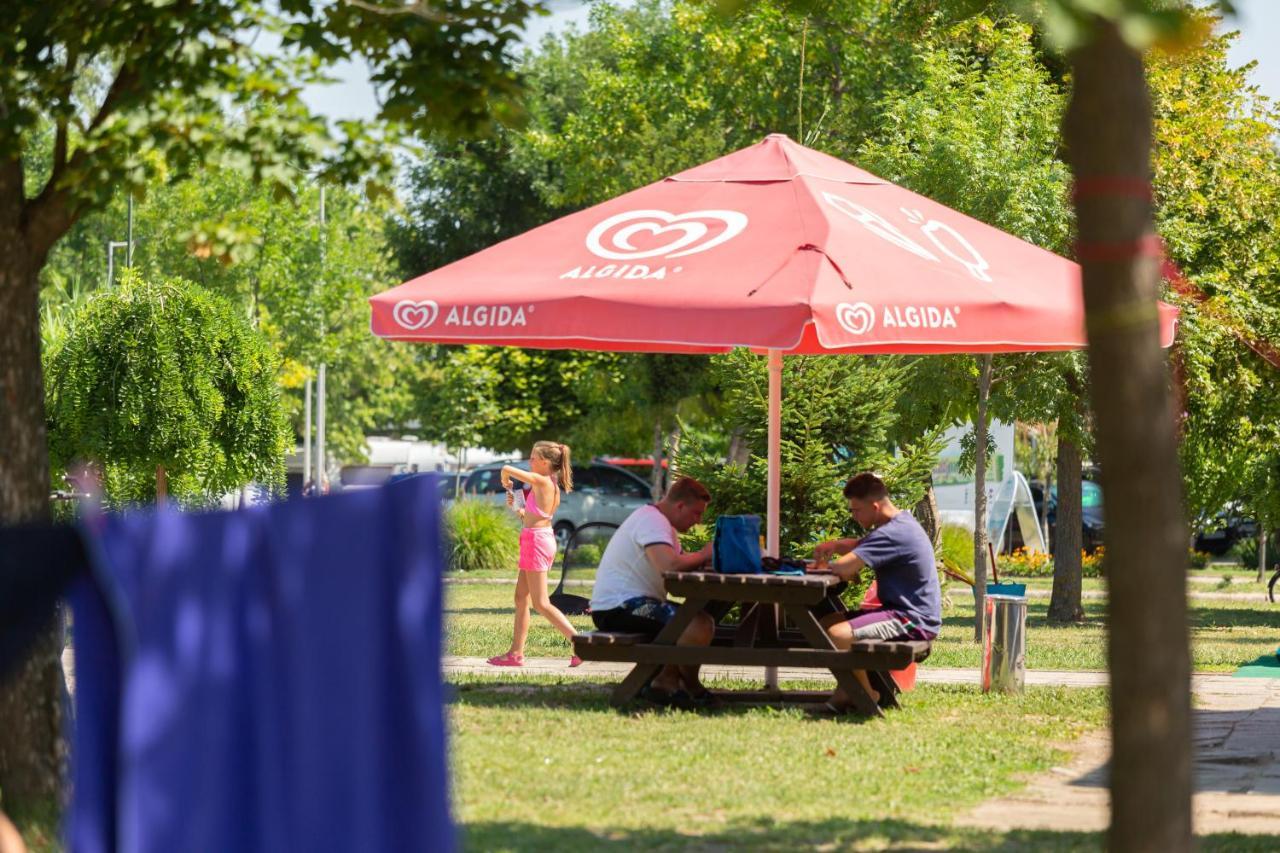 Aranypart Camping & Apartments Сиофок Екстериор снимка