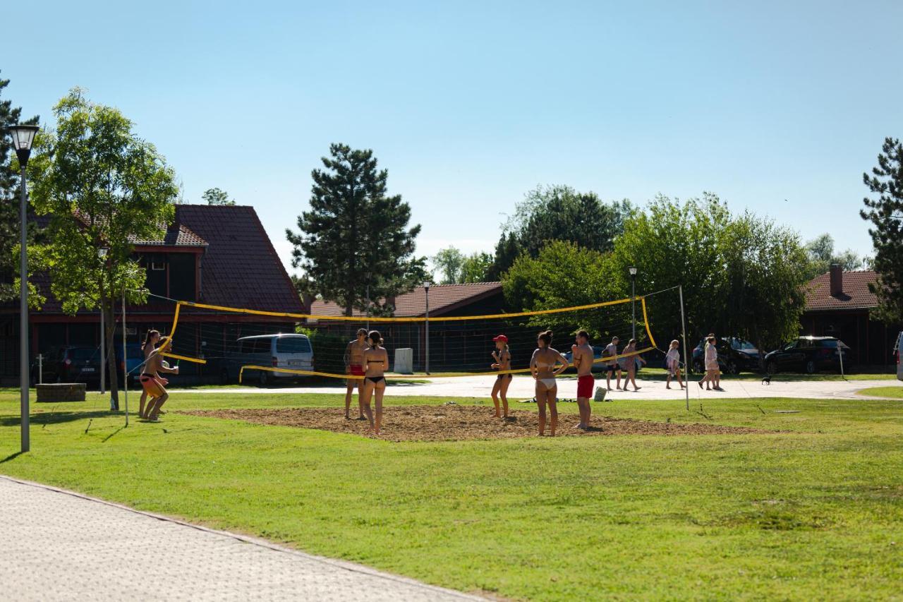 Aranypart Camping & Apartments Сиофок Екстериор снимка