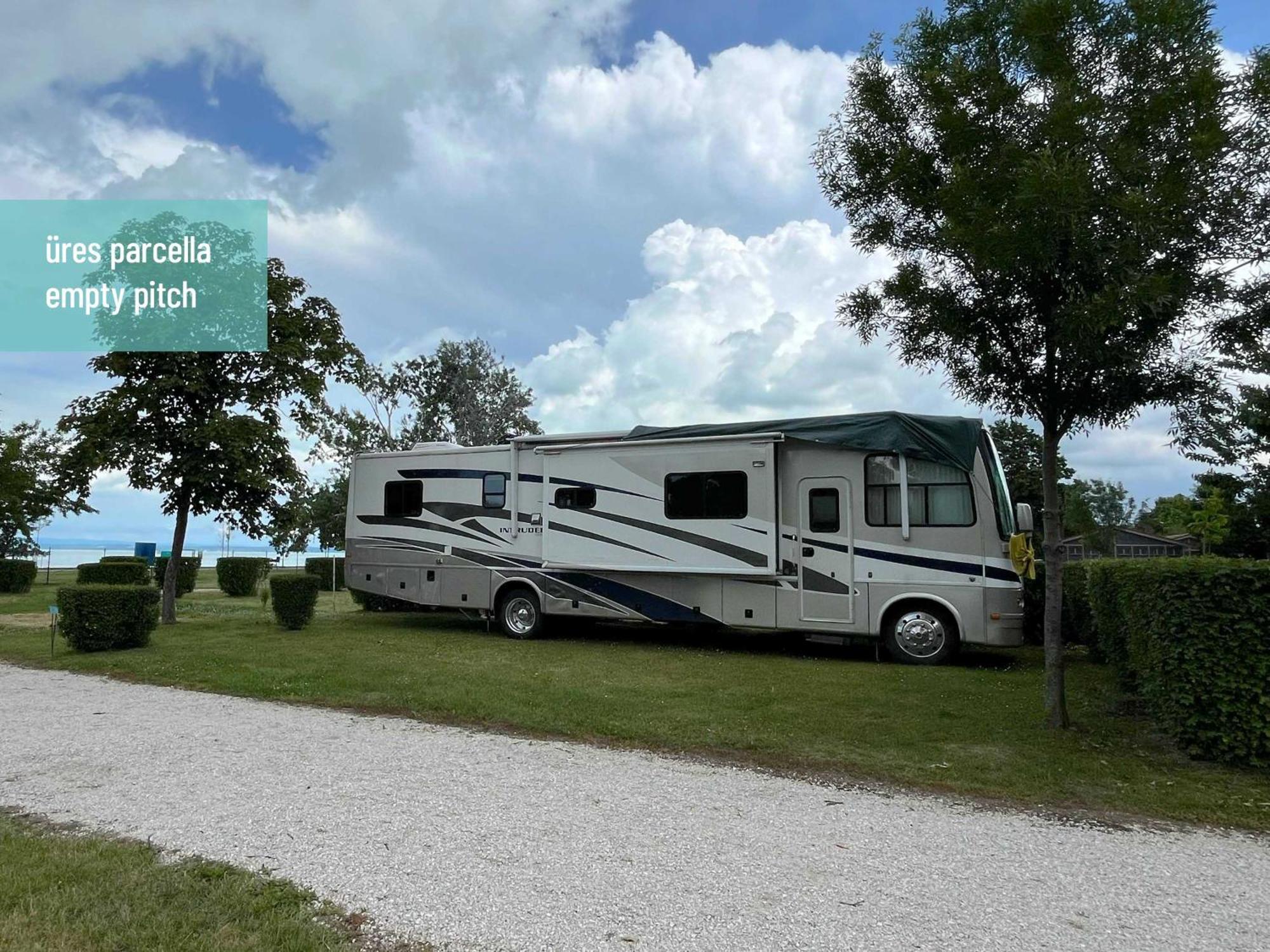 Aranypart Camping & Apartments Сиофок Екстериор снимка