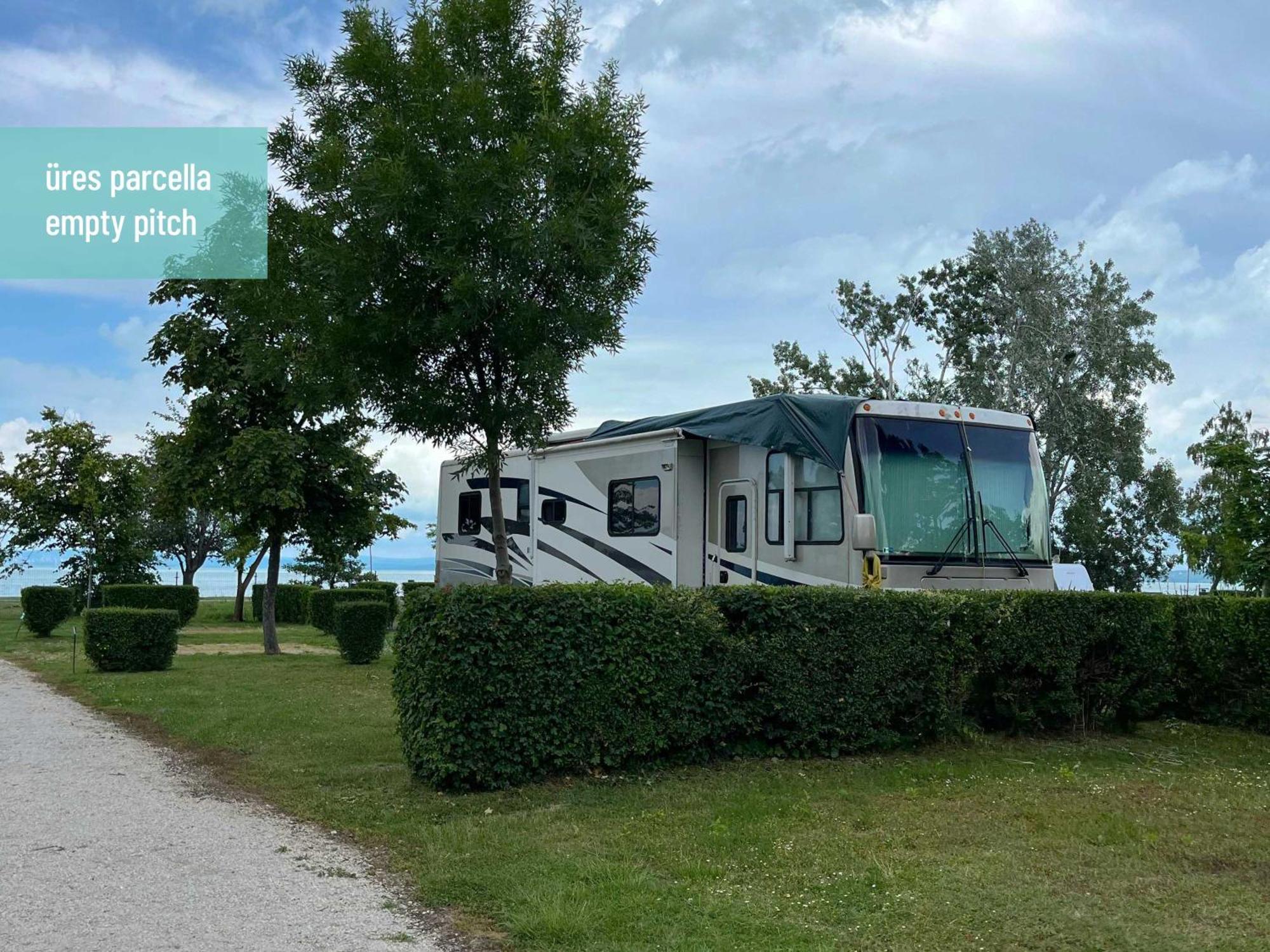 Aranypart Camping & Apartments Сиофок Екстериор снимка