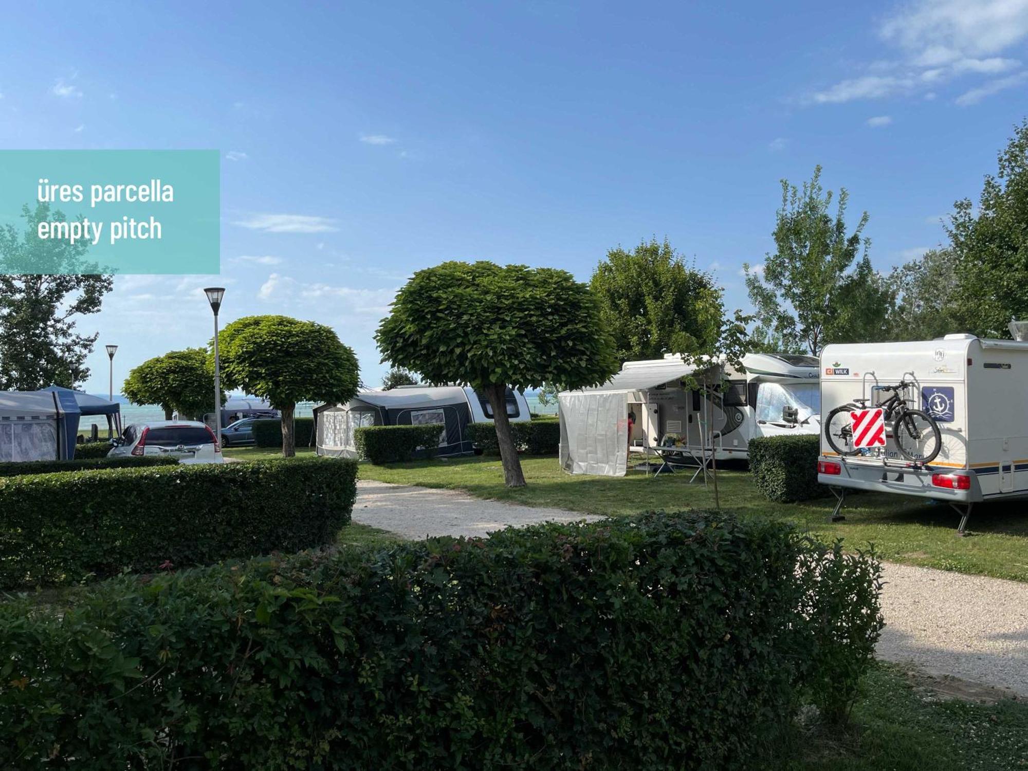 Aranypart Camping & Apartments Сиофок Екстериор снимка